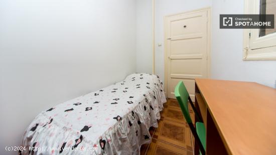 Gran habitación con armario independiente en piso compartido, Puerta del Sol - MADRID