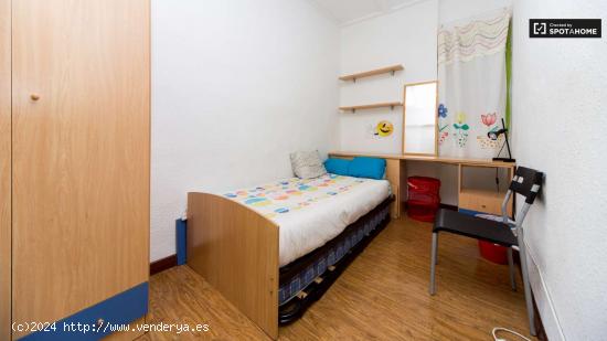  Habitación amueblada con llave independiente en apartamento de 6 habitaciones, Latina - MADRID 