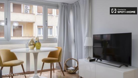 apartamento de 1 dormitorio, renovado y bien amueblado en el barrio de lujo - MADRID