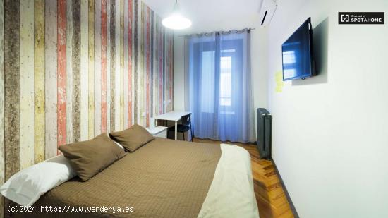  Habitación histórica con escritorio en un apartamento de 14 habitaciones, Puerta del Sol - MADRID 