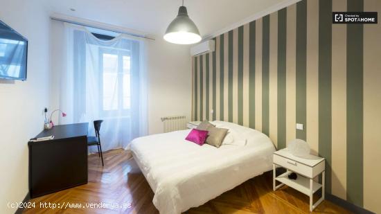  Habitación exterior con calefacción en apartamento de 14 dormitorios, Puerta del Sol - MADRID 