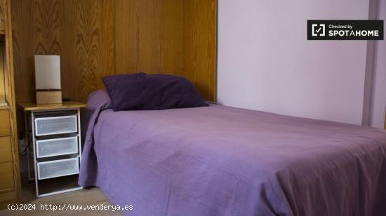 Elegante y asequible apartamento de 2 dormitorios con balcón, cerca del parque del Retiro. - MADRID