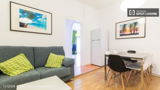 Habitación luminosa con amplio espacio de almacenamiento en un apartamento de 6 dormitorios, Salama