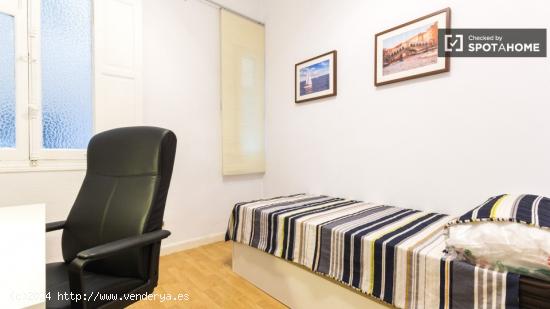 Acogedora habitación con televisión en un apartamento de 6 dormitorios, Salamanca - MADRID