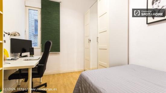 Habitación decorada con calefacción en apartamento de 6 dormitorios, Salamanca - MADRID