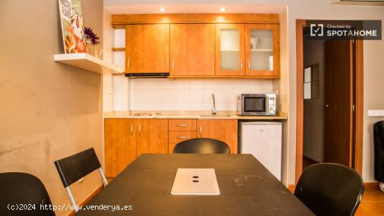 agradable de 2 dormitorios 1 baño pareja en El Raval - BARCELONA