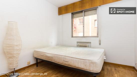 Se aceptan mascotas, apartamento de una habitación en alquiler con balcón en Chamartín - MADRID