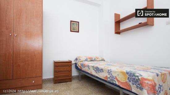 Relajante habitación con calefacción en piso compartido, Los Pajaritos - GRANADA