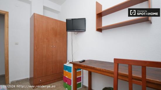 Habitación funcional con calefacción en piso compartido, Los Pajaritos - GRANADA