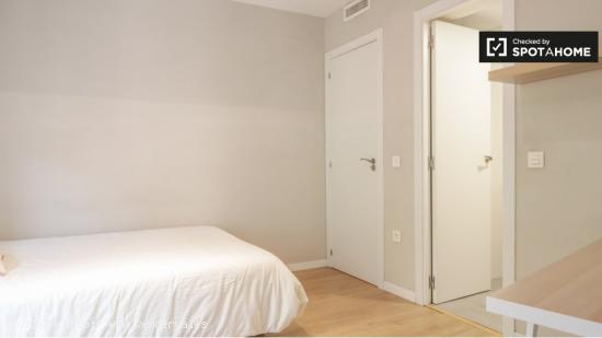 Se alquila habitación en piso de 5 dormitorios en Getafe, Madrid - MADRID