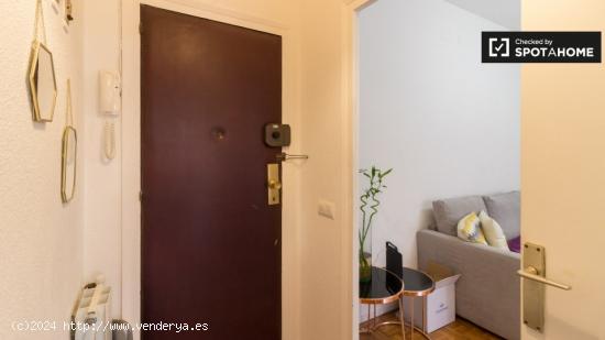 Habitaciones en apartamento de 3 habitaciones en Barcelona - BARCELONA