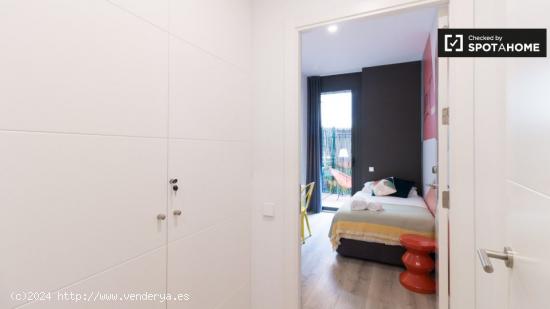 Habitación en piso compartido en barcelona. - BARCELONA