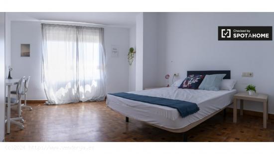 Alquiler de habitaciones en piso de 6 habitaciones en Valencia - VALENCIA