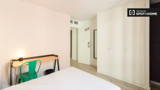 Habitación en piso compartido en barcelona. - BARCELONA