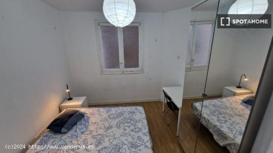 Compartir habitación en apartamento de 6 habitaciones cerca de Arguelles, Madrid - MADRID