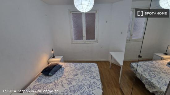 Compartir habitación en apartamento de 6 habitaciones cerca de Arguelles, Madrid - MADRID
