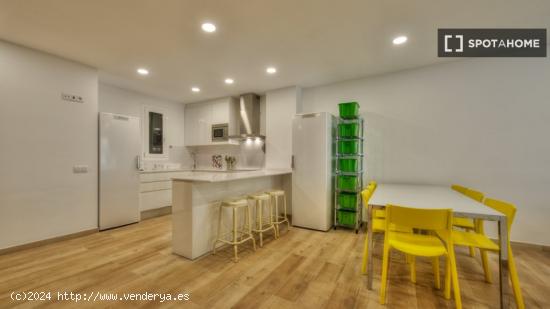 Alquiler de habitaciones en piso de 7 habitaciones en Sant Gervasi - Galvany - BARCELONA