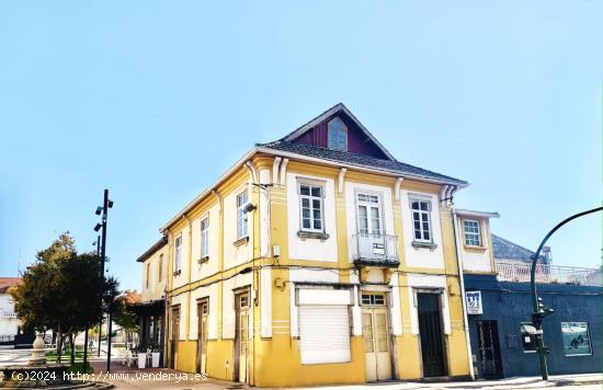 Casa de pueblo en la plaza de Tomiño - PONTEVEDRA