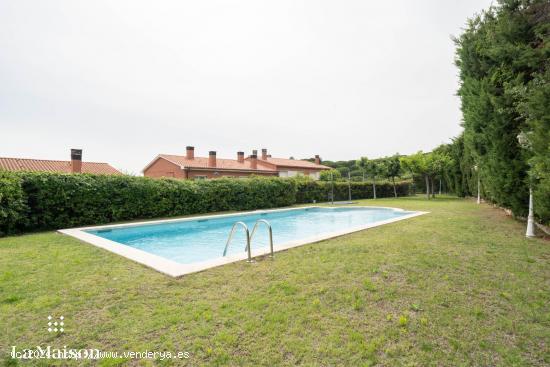 Casa con vistas al mar y piscina comunitaria - BARCELONA