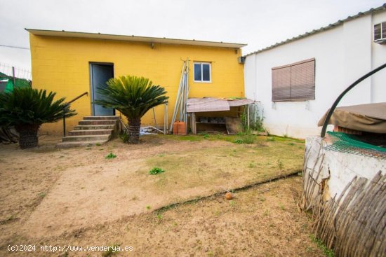 Gran terreno en Coria del Río con casa, almacén y amplio garaje!!!!