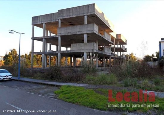 Obra parada de 18 pisos en Argoños, Cantabria.