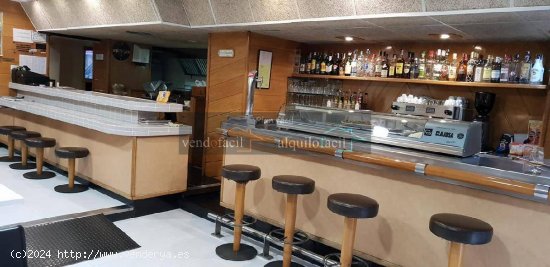 BAR CAFETERIA PUB EN PLENO FUNCIONAMIENTO TODO EL AÑO, LISTO PARA ENTRAR A TRABAJAR!!