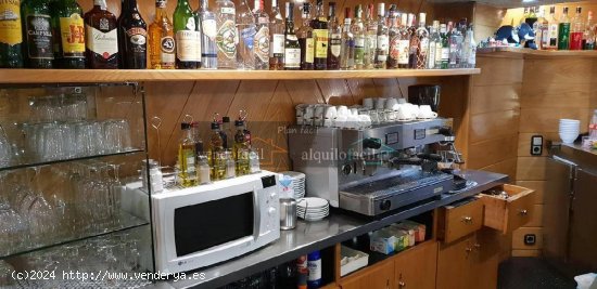 BAR CAFETERIA PUB EN PLENO FUNCIONAMIENTO TODO EL AÑO, LISTO PARA ENTRAR A TRABAJAR!!