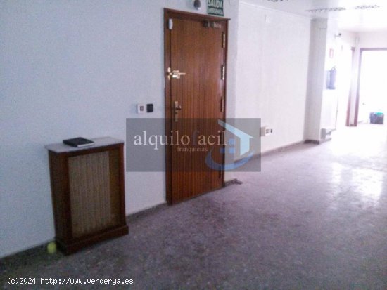 SE ALQUILA ENTREPLANTA/ ROSARIO/ 218 METROS/ 800 €