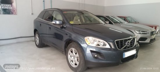  Volvo XC 60 2.4D Momentum 5p. de 2009 con 200.000 Km por 19.799 EUR. en Barcelona 