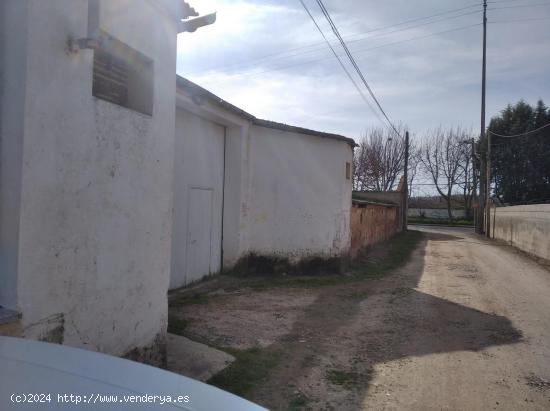 NAVE EN VENTA CON ALTILLO Y PATIO EN SAN ISIDRO - ZAMORA