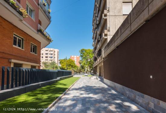 CENTRICO PISO LUMINOSO, MUY AMPLIO Y CON PLAZA DE GARAJE - MURCIA