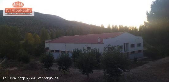  NAVE INDUSTRIAL EN VENTA EN EL SALOBRE ( POSIBILIDAD DE HABILITAR COMO CASA RURAL) - ALBACETE 