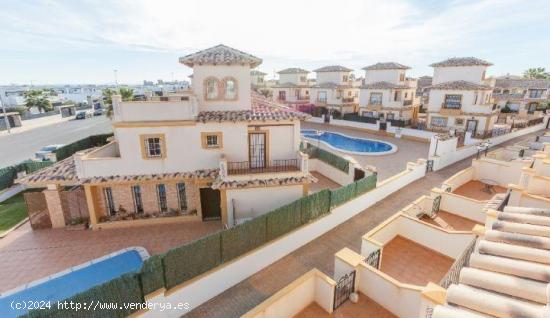 Adosado en venta en  De Cabo Roig, Orihuela, Alicante - ALICANTE