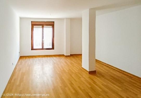 Bonito piso de 2 dormitorios, situado en la calle Serpentina de Güejar Sierra. - GRANADA