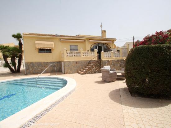  VILLA INDEPENDIENTE EN LA SIESTA - TORREVIEJA - ALICANTE 