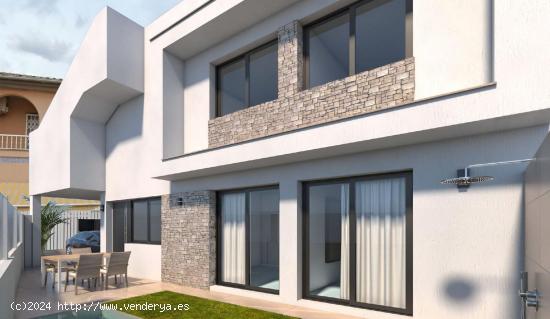 BUNGALOW DE PLANTA ALTA DE NUEVA CONSTRUCCIÓN CON SOLARIUM Y PISCINA PRIVADA  EN LO PAGAN. - MURCIA