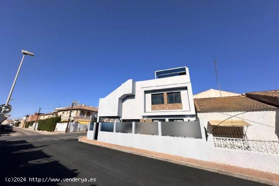 BUNGALOW DE PLANTA ALTA DE NUEVA CONSTRUCCIÓN CON SOLARIUM Y PISCINA PRIVADA  EN LO PAGAN. - MURCIA