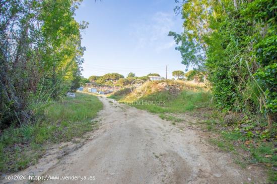 Parcela plana en venta en Rocaferrera - BARCELONA