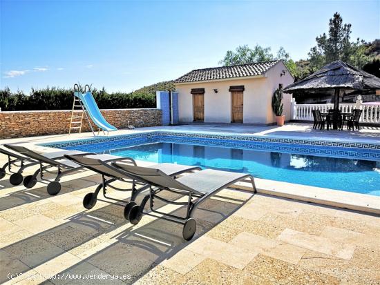 Se vende bonito chalet en entorno privilegiado en Murcia - MURCIA