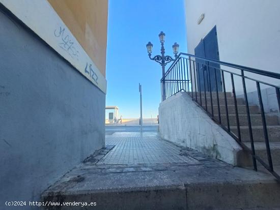 PISO EN EL CAMPO DE SUR - CADIZ