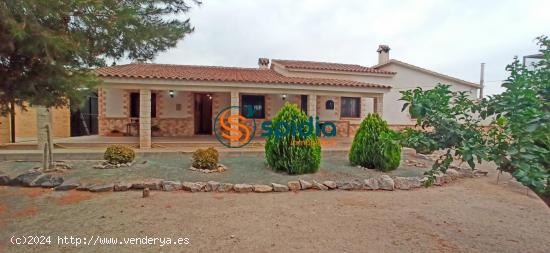 Casa de campo con 4 habitaciones y 2 baños con piscina en Esparragal, Puerto Lumbreras, Murcia - MU