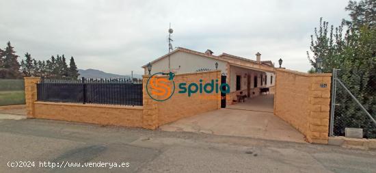 Casa de campo con 4 habitaciones y 2 baños con piscina en Esparragal, Puerto Lumbreras, Murcia - MU