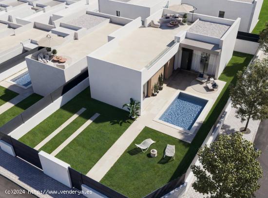 VILLAS DE OBRA NUEVA EN SAN MIGUEL DE SALINAS - ALICANTE