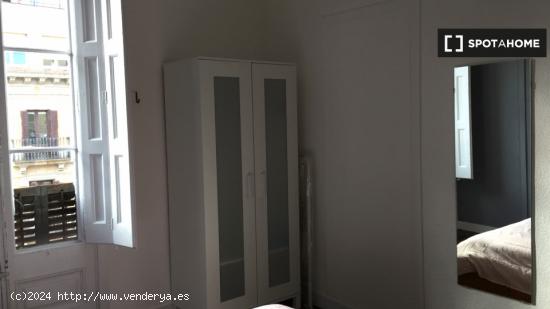 Habitación amueblada con calefacción en un apartamento de 7 dormitorios, Eixample - BARCELONA