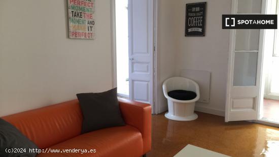 Habitación amueblada con calefacción en un apartamento de 7 dormitorios, Eixample - BARCELONA