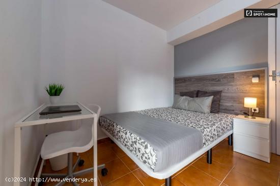  Acogedora habitación en un apartamento de 6 dormitorios en Rascanya - VALENCIA 