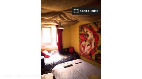 Se alquila habitación en piso compartido de 2 dormitorios en Madrid - MADRID