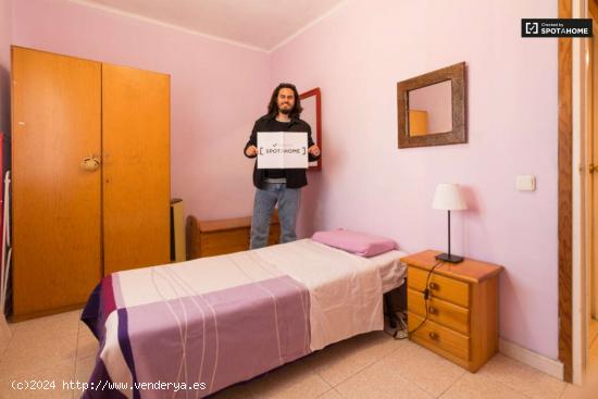  Alquiler de habitaciones en piso de 1 dormitorio en La Guineueta - BARCELONA 