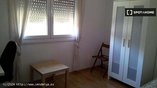 Habitación en piso compartido en barcelona. - BARCELONA