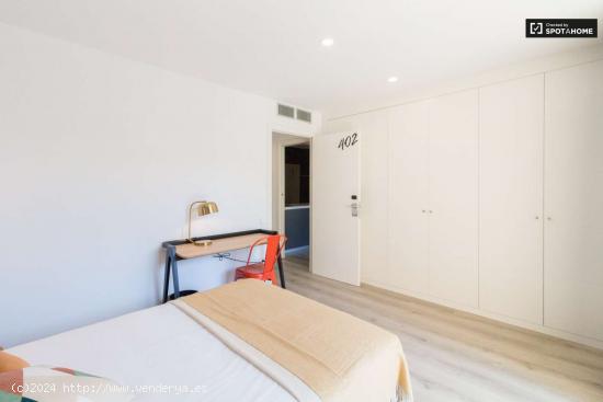 Habitación en piso compartido en barcelona. - BARCELONA